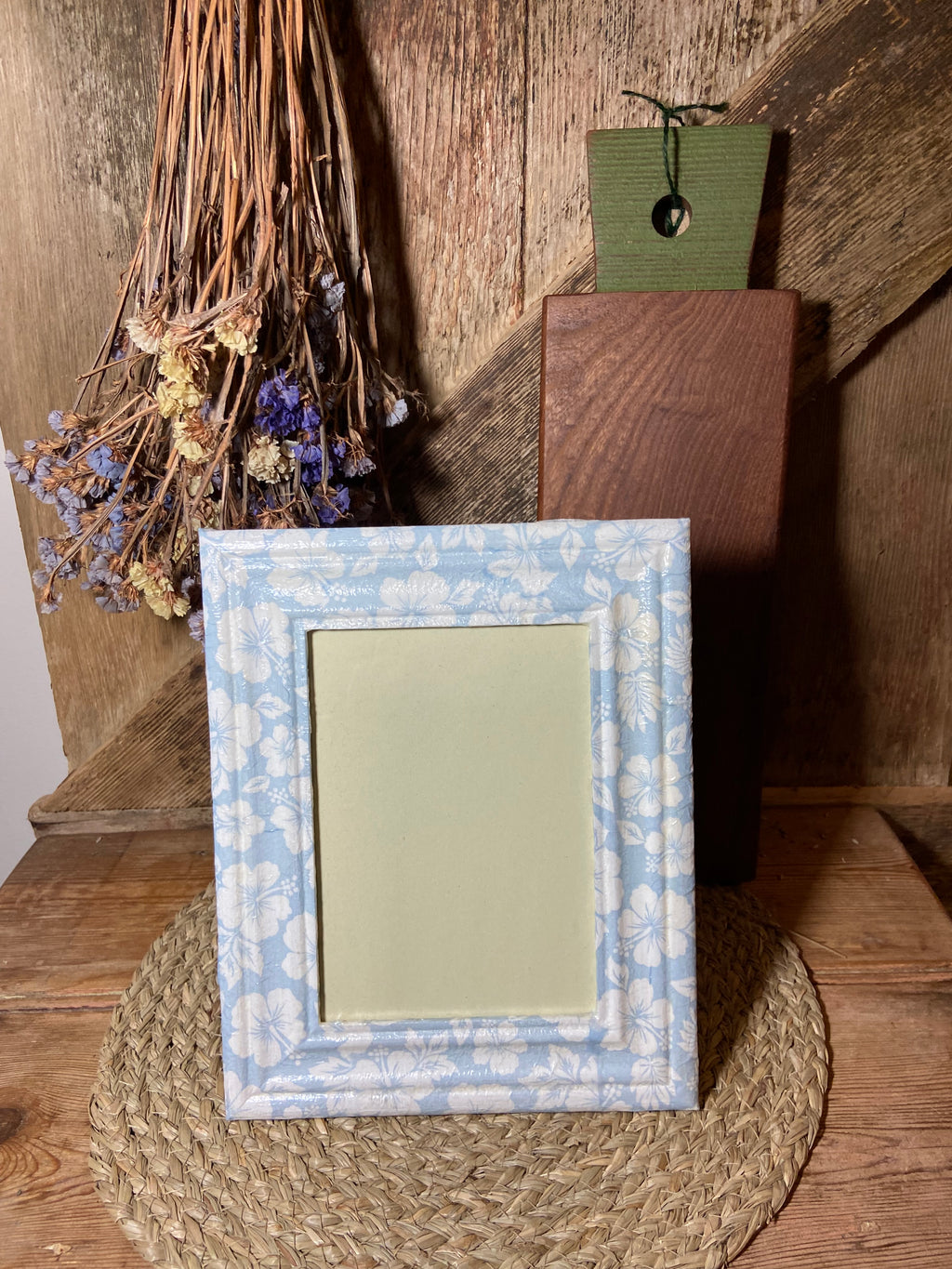 daisy picture frame front shot blue white cottage core home decor vintage floral mothers day birthday