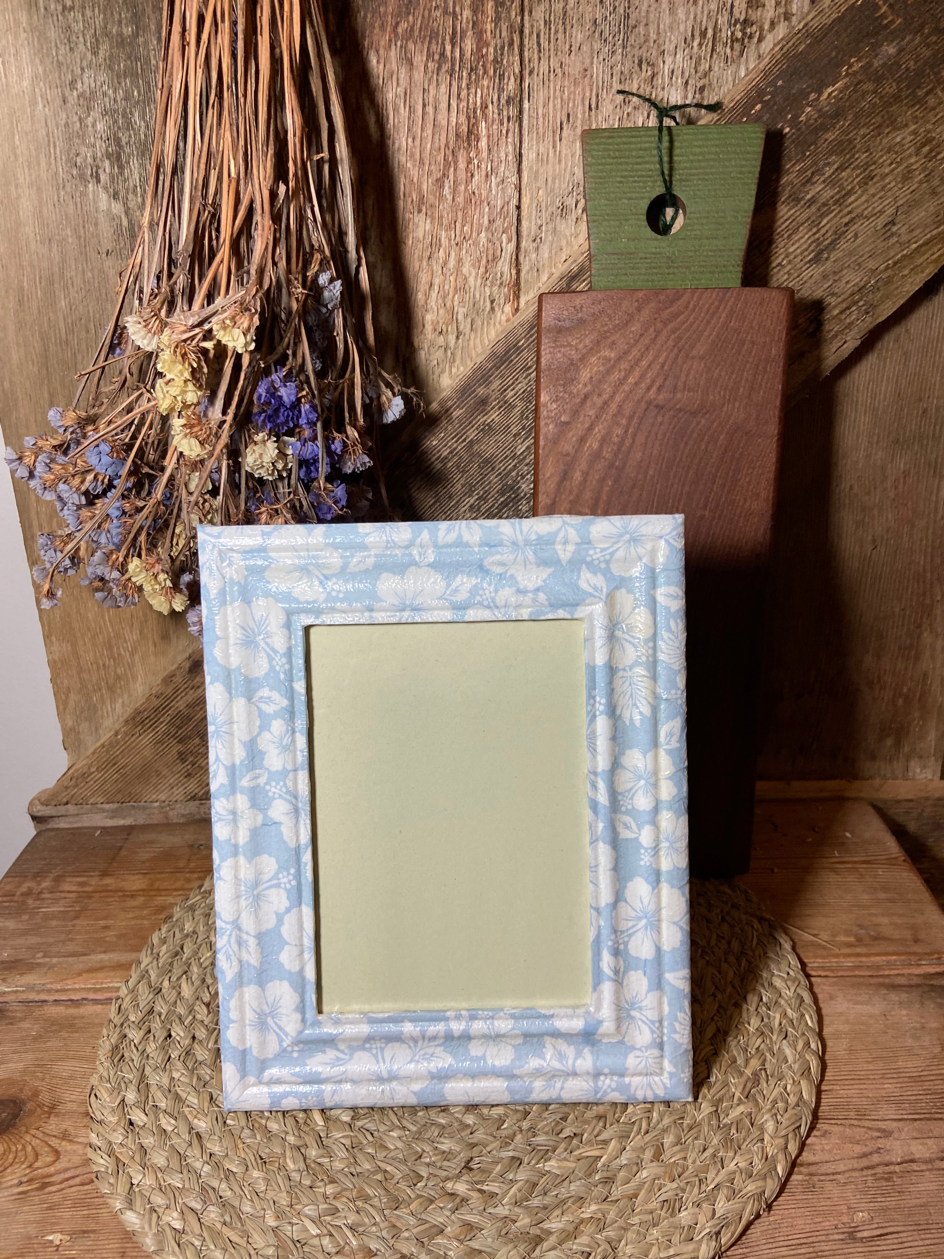 daisy picture frame front shot blue white cottage core home decor vintage floral mothers day birthday