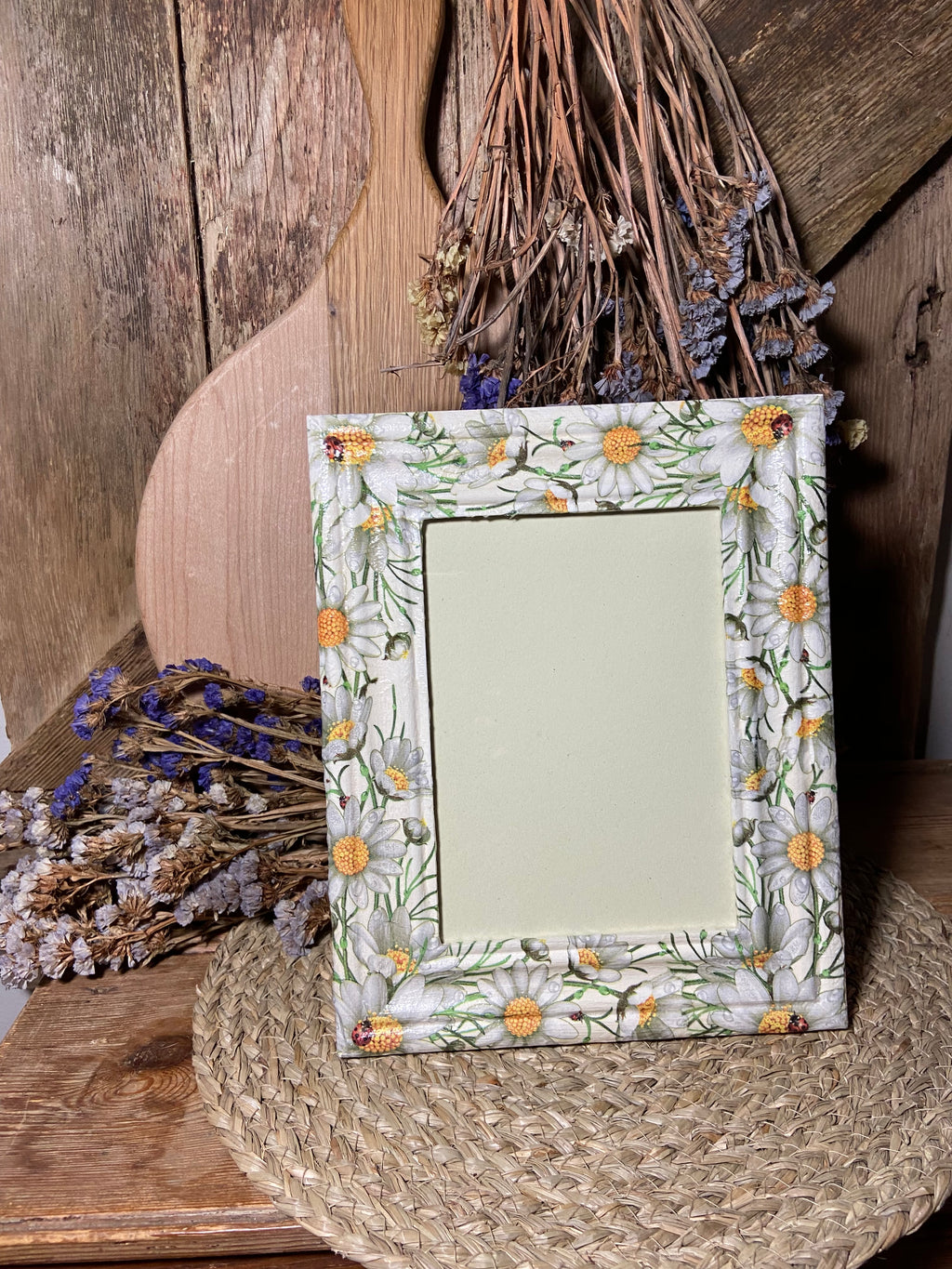front shot daisy picture frame cottage core home decor vintage floral mothers day birthday green white ladybird