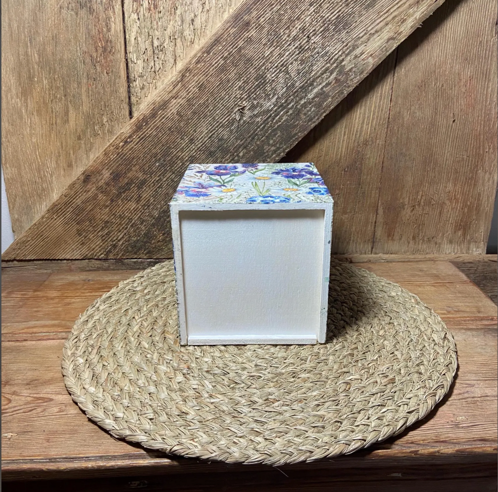 IRIS TISSUE BOX