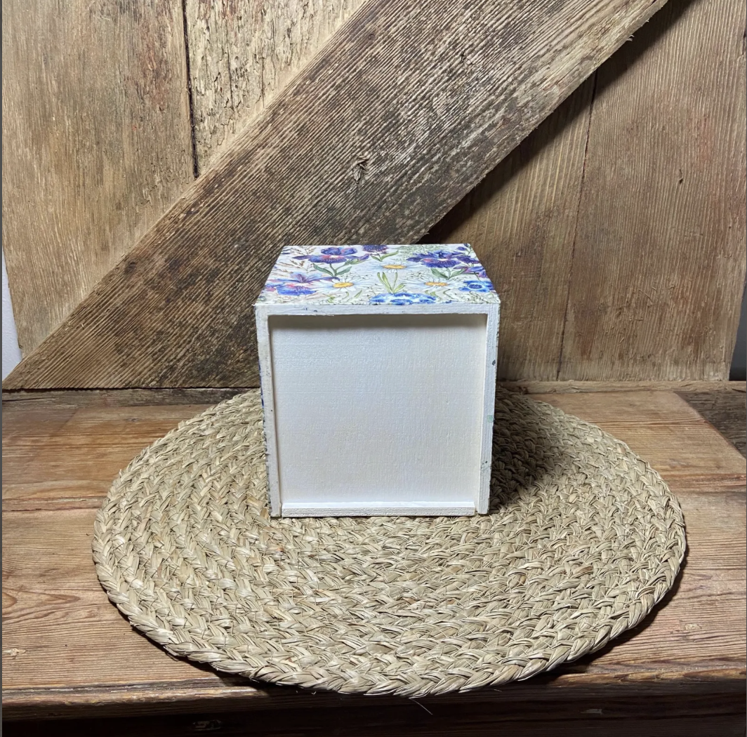 IRIS TISSUE BOX