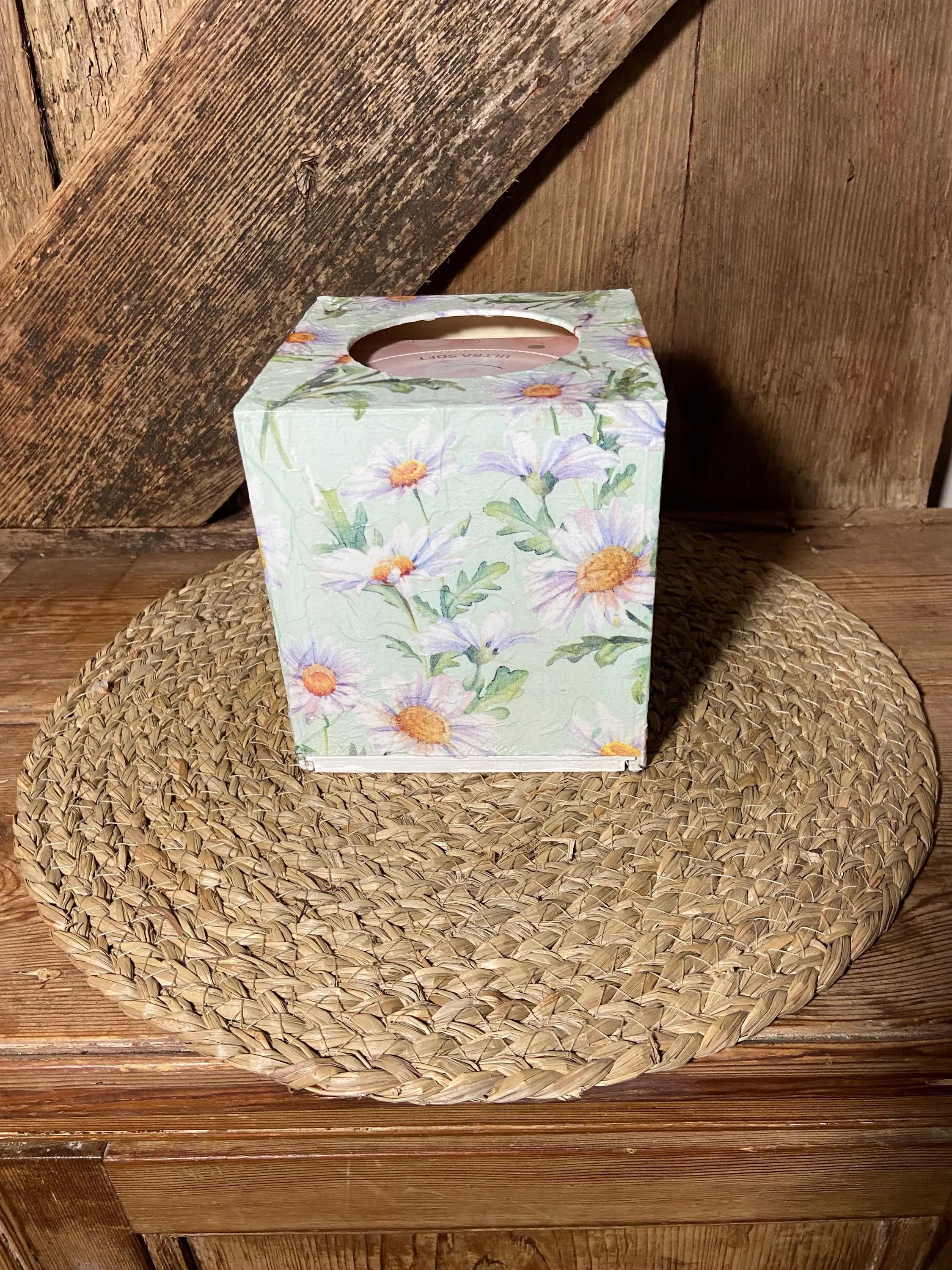 back shot tissue box wooden daisy green white mothers day birthday cottage core home decor vintage floral